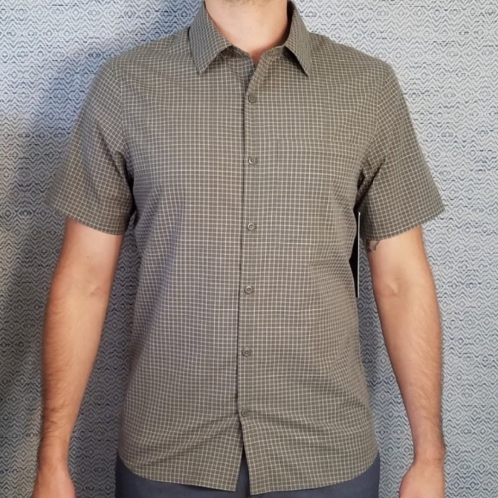 Men’s lululemon Grid Light short sleeve button down shirt